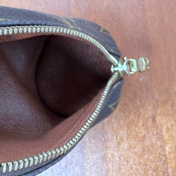 Auth Louis Vuitton Monogram Papillon
Pouch - Picture 2 of 16